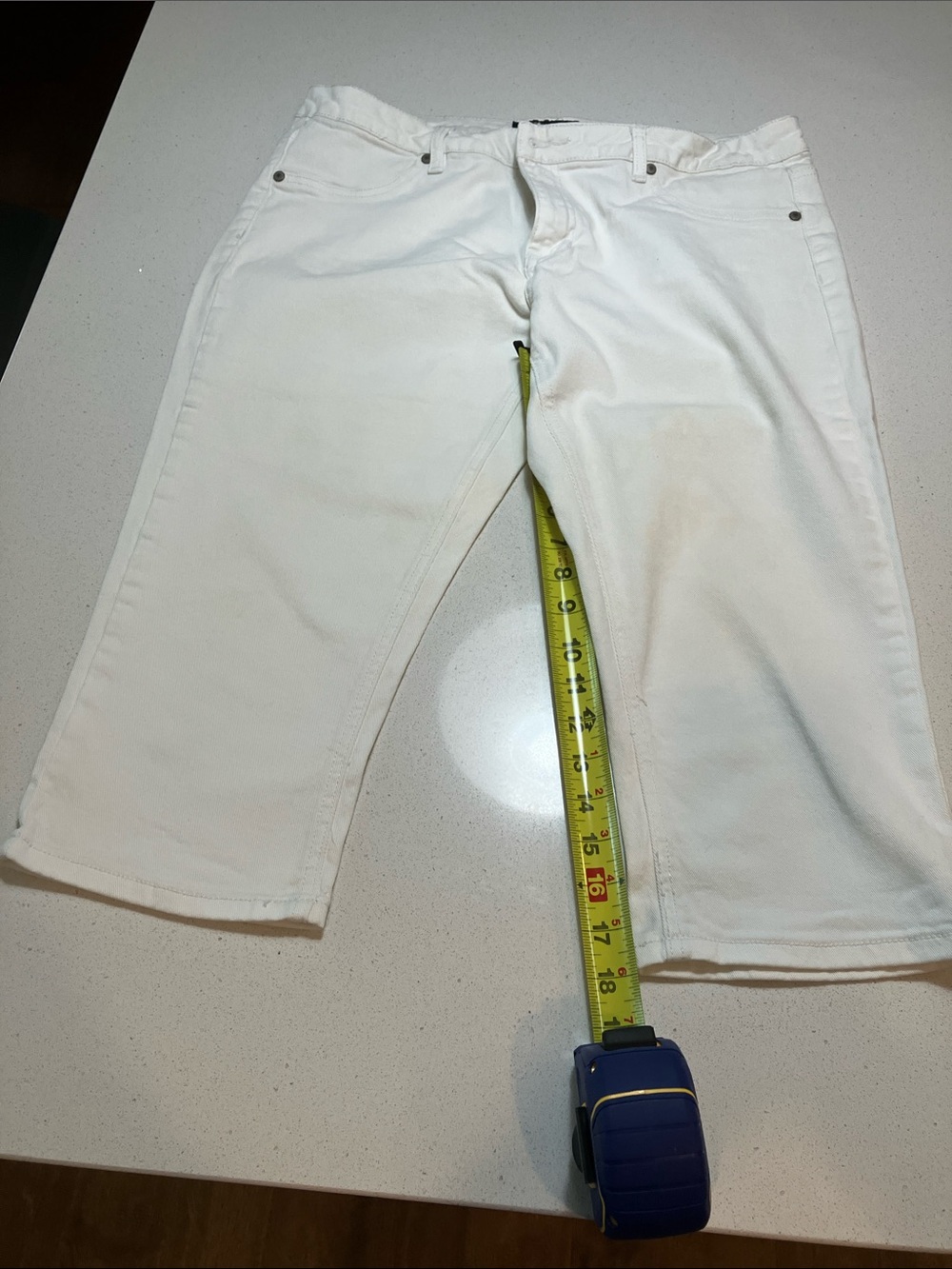 D Jeans Women's White Capri stretch Jeans - Clean Everyday Style